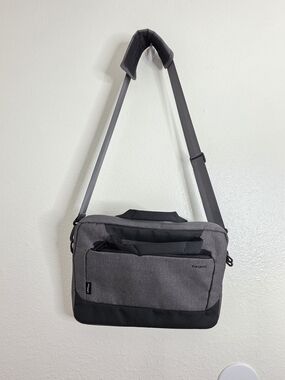 Targus Cypress EcoSmart 15" Laptop Bag Briefcase Slipcase Grey Excellent